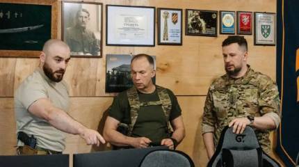 Побывавший на передовой главком ВСУ Сырский сообщил о тяжелой ситуации на Покровском направлении