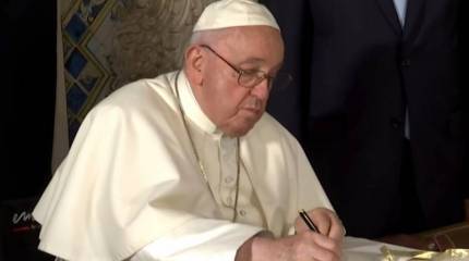 Советник главы офиса Зеленского обвинил папу Римского в «пророссийской» позиции