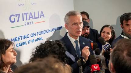 Столтенберг: Задержка с возобновлением военной помощи Украине уже имеет реальные последствия