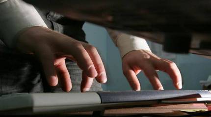 Сотрудница «фабрики интернет-ботов» пытается добиться выплаты выходного пособия через суд