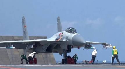 Палубные истребители Китая защитили новой краской