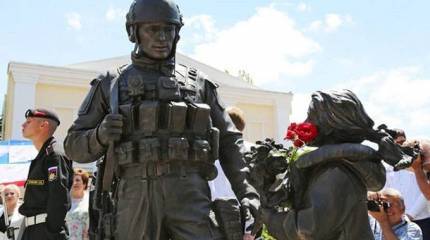 Как один военнослужащий под дулом автомата вёл на голосование 65 избирателей за воссоединение Крыма с Россией