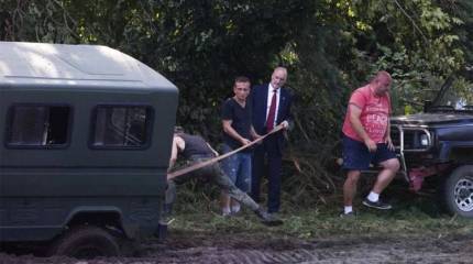 Кортеж министра обороны Польши застрял в грязи. Опять русские?..