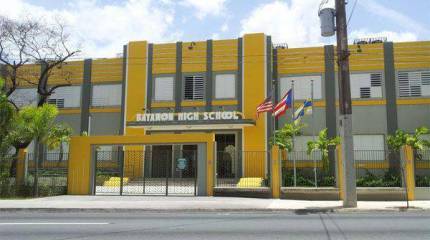 Американская консалтинговая группа предлагает закрыть школы и уволить учителей в Пуэрто-Рико, чтобы сэкономить для дальнейшего погашения долгов