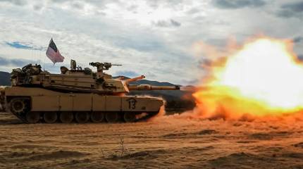 Осколки 155-мм снаряда повредили автомобиль кортежа Вэнса в США