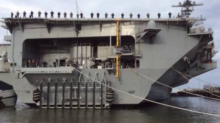 Уволенного капитана авианосца «Теодор Рузвельт» могут восстановить в должности