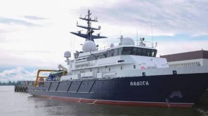 На опытовом судне «Ладога» поднят флаг ВМФ