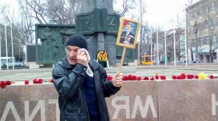 В Николаеве радикалы напали на участников акции памяти об освободителях города от немецко-фашистской оккупации