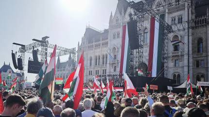 Брюссель опасается победы партии Орбана на парламентских выборах в Венгрии