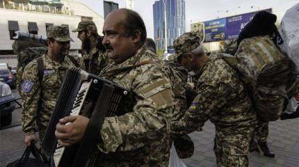 Минимальный срок контрактной службы на Украине ВРУ сокращает в шесть раз