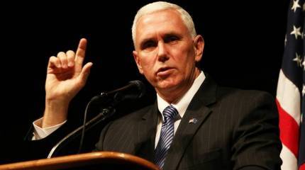 Майк Пенс: американские астронавты полетят на Луну и "там останутся"