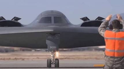 Новейший американский стратегический бомбардировщик B-21 Raider совершил первый полёт