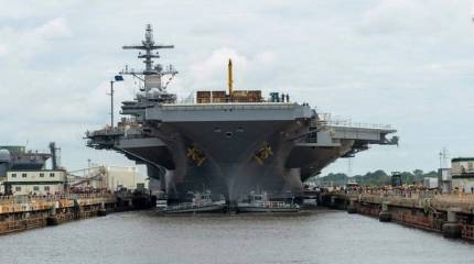 Американский авианосец «George H.W. Bush» спущен на воду после ремонта