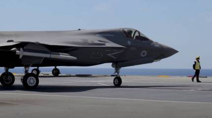 Западная пресса: Истребитель F-35B с британского авианосца пролетел над российскими войсками, тренируясь потопить военные корабли противника