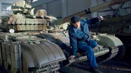 Броня крепка. Репортаж с бронетанкового завода, где ремонтируют технику для АТО (Украина)