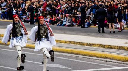 Греция высылает российских дипломатов: "Угрожают греческой безопасности"