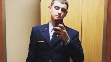 Американскому военнослужащему, арестованному за утечку секретных документов Пентагона, предъявили обвинение