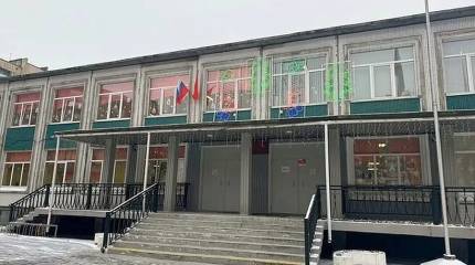 Пропустившая ученика с ножом в петербургскую школу сотрудница ЧОП признала вину