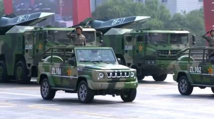 Новое обличье китайских войск: уникальная техника на военном параде в Пекине