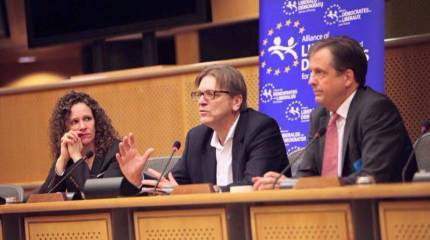 Глава либерально-демократической фракции Европарламента предложил придать русскому языку статус официального в странах ЕС