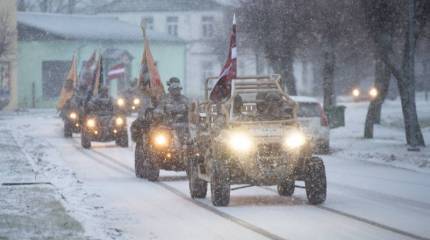 Латвийская армия показывала «боеспособность и трепетное отношение к флагу» на месте бывшей советской военной базы