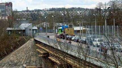 Эстонские пограничники устанавливают на границе с Россией дополнительные заграждения в виде «зубов дракона»