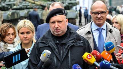 Турчинов: Российская армия готовится к нападению на Украину по всей границе