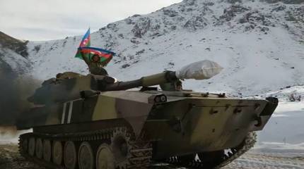 Эксперты обратили внимание на переброску Азербайджаном САУ и другой тяжёлой техники к армянской границе в Кельбаджарском районе