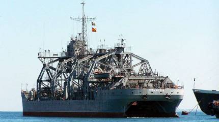 Старейшее спасательное судно Российского Военно-морского флота «Коммуна» отпраздновало вековой юбилей со дня закладки