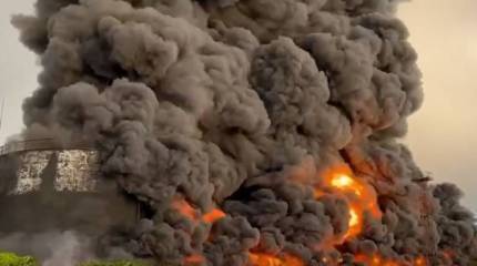 Атака украинского беспилотника названа одной из вероятных причин возгорания резервуара с топливом в Севастополе