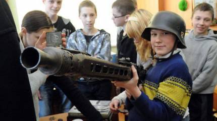 На уроках патриотизма в Латвии рассказали о подвигах войск СС