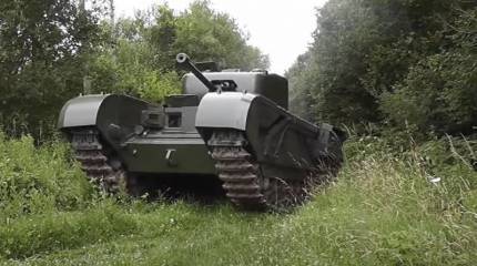 Британский Mk.IV «Churchill» - пехотный танк, официально названный не в честь Уинстона Черчилля