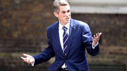 Это акт агрессии! Уильямсону не дают покоя пролетевшие мимо "Белые лебеди"