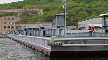 На базе подводных сил ТОФ в Вилючинске началась установка плавучих причалов для новых субмарин