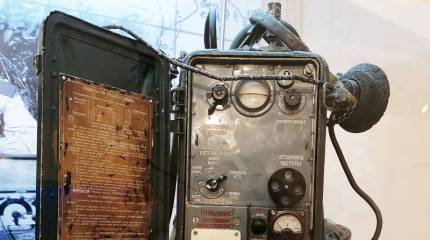 «Противник подслушивает»: о предупреждениях и инструкциях на корпусе радиостанции Р-105Д