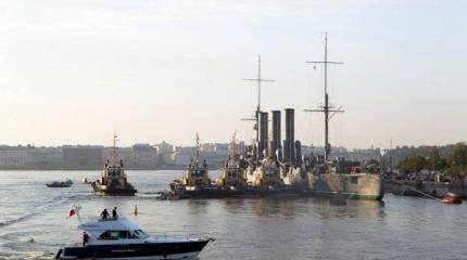 Легендарный крейсер «Аврора» отправился на ремонт