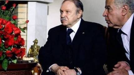 Президент  Алжира под давлением протестующих ушёл в отставку