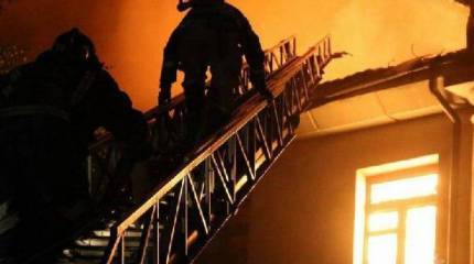 Украинские военные нанесли удар по Донецкому торговому университету – в здании начался пожар