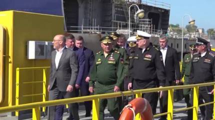 Глава Минобороны Шойгу проверил ход ремонта атомных субмарин на Дальневосточном заводе «Звезда»