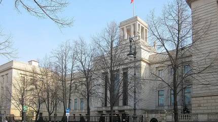 Депутаты партии АдГ водят немцев на экскурсии в посольство России