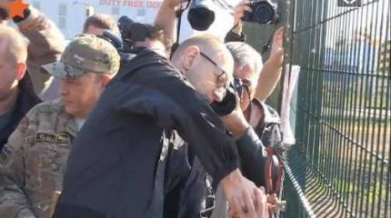 "Стена Яценюка" подешевела в три раза