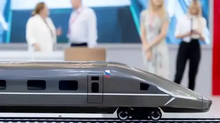 Mishustin inspeccionó la maqueta del primer tren de alta velocidad de Rusia.