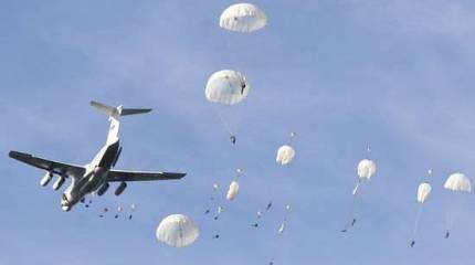 В рамках учений проведено массовое десантирование личного состава ВДВ в Псковской области