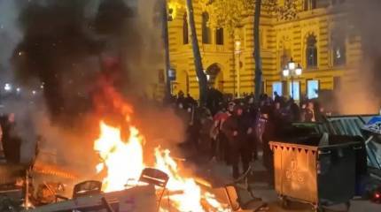 «Сравнивают уже и на Западе»: СМИ Британии видит сходство между протестами в Грузии и Евромайданом в Киеве