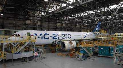 Thiết bị bị đổ trong quá trình chuẩn bị máy bay tại nhà máy sản xuất máy bay UAC, gây thương tích.