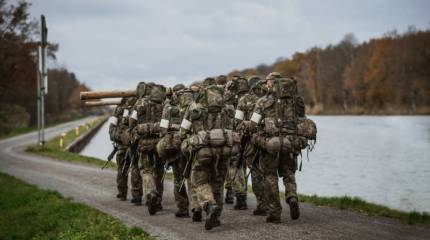 Глава Минобороны Германии вновь заявила о необходимости ведения диалога с РФ с позиции силы