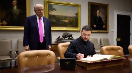 В США насчитали 78 благодарностей от Зеленского, но Трампу этого мало