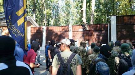 Маски-шоу "Азова" в Харькове