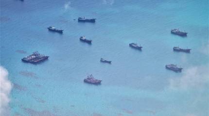 «Стоят на якоре и никаким промыслом не занимаются»: ВМС Филиппин заметили множество рыболовецких судов Китая в спорных водах