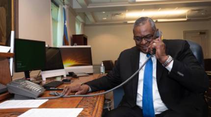 Новый министр обороны США пообещал поддержать Японию в территориальных спорах с Китаем